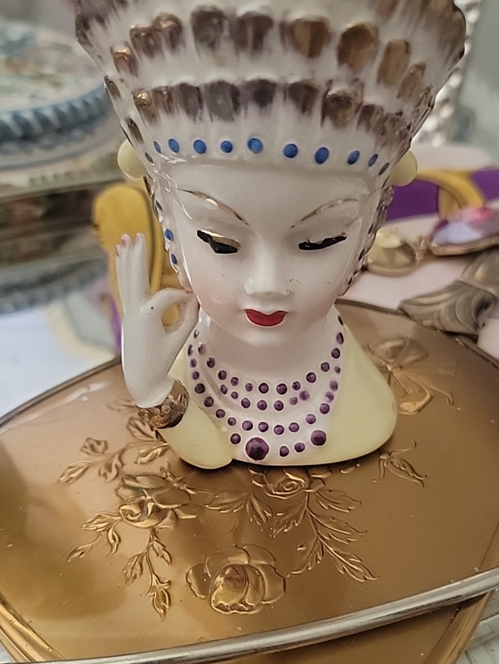 SMALL VINTAGE VASE